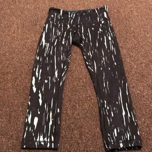 Lululemon size 4 yoga pants